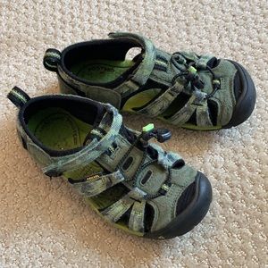 KEEN Childs Hiking Sandals in Green, Size 13 US
